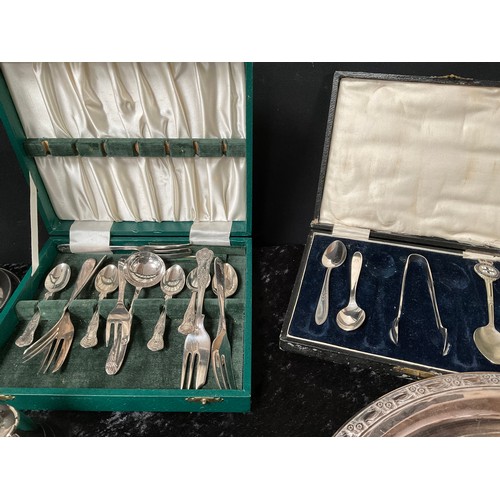 58 - BOX OF SILVER PLATED ITEMS TO INCLUDE TEA, COFFEE SET, BOXED CUTLERY, MAPPIN AND WEBB BOWL ETC