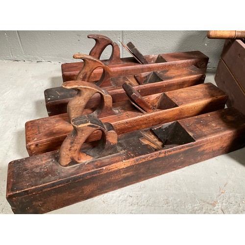 76 - VINTAGE WOODEN BOX OF VICTORIAN WOODWORKING TOOLS TO INCLUDE PLOUGH PLANES, BLOCK PLANES, MOULDING P... 