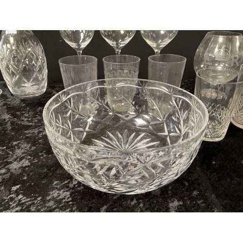 114 - BOX OF GLASSWARE TO INCLUDE DECANTER, FRUIT BOWL, TUMBLERS ETC