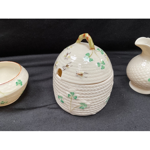 152 - FIVE PIECES OF BELLEEK CHINA TO INCLUDE TWO SHELL PIECES AND FOUR DECORATED PIECES - JUG IS A/F