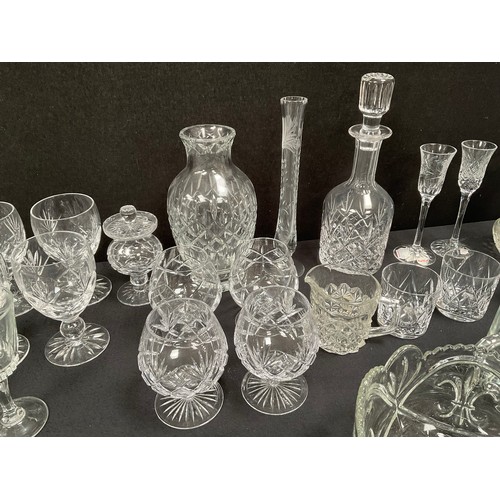 22 - 2 BOXES OF GLASSWARE TO INCLUDE DECANTERS,VASES,GLASSES ETC