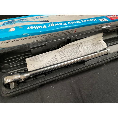 56 - 1/2” DRIVE TORQUE WRENCH IN CASE AND HILKA HEAVY DUTY POWER PULLER IN BOX AND EXTENSION CABLE ON REE... 