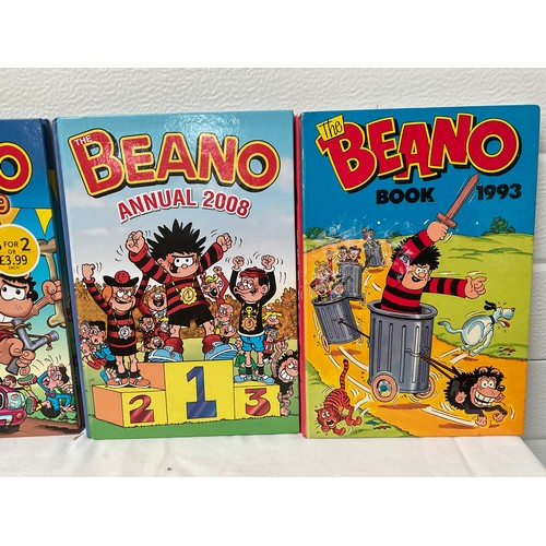 62 - CRATE OF VINTAGE CHILDRENS ANNUALS TO INCLUDE BEANO,DANDY ETC