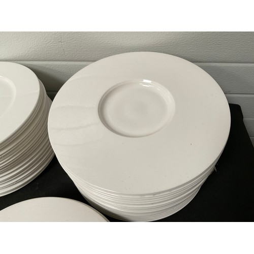 69 - 3 CRATES OF CATERING CHINA DINNER PLATES
26 LARGE,89 MEDIUM