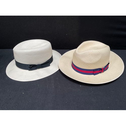 130 - HAT BOX WITH 4 PANAMA HATS AND SILK HANKERCHIEF