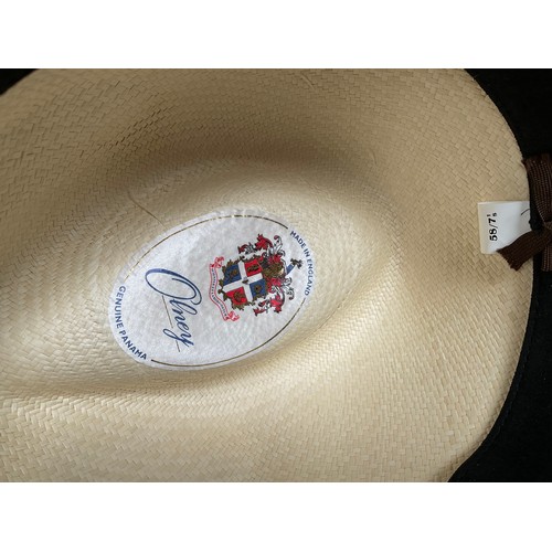 130 - HAT BOX WITH 4 PANAMA HATS AND SILK HANKERCHIEF