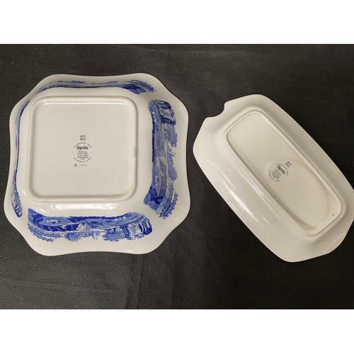 131 - BOX OF BLUE AND WHITE PATTERNED SPODE CHINA TO INCLUDE BREAD CROCK,STORAGE JARS,VASE ETC