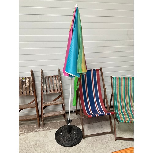 149 - CAST GARDEN UMBRELLA STAND,2 VINTAGE WOODEN STEP LADDERS AND 2 VINTAGE FOLDING DECK CHAIRS