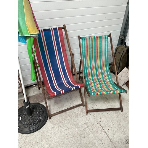 149 - CAST GARDEN UMBRELLA STAND,2 VINTAGE WOODEN STEP LADDERS AND 2 VINTAGE FOLDING DECK CHAIRS