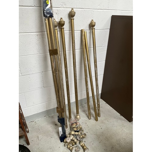 153 - QTY OF GOLD COLOURED CURTAIN POLES LARGEST 62”