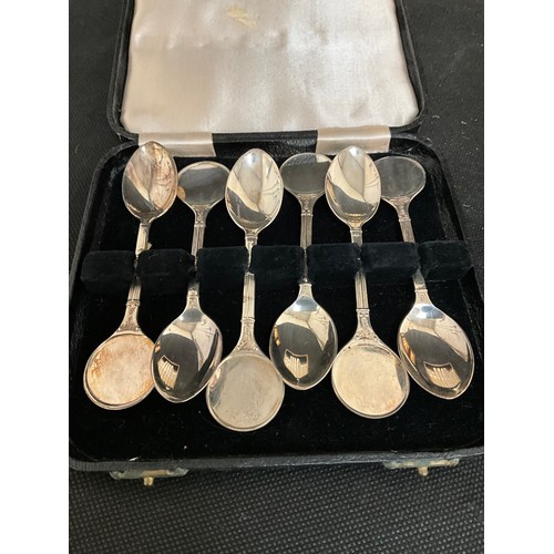 19 - QUANTITY OF CUTLERY TO INCLUDE CASED FISH KNIVES AND FORKS, CASED TEA SPOONS ETC