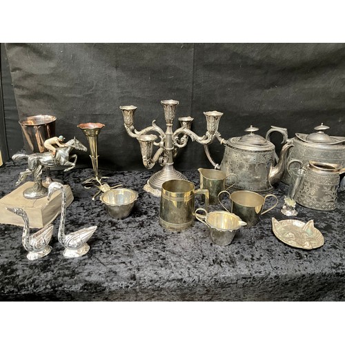 41 - BOX OF SILVER PLATED ITEMS TO INCLUDE TEA SET,CANDELABRA,CHROME HORSE AND JOCKEY ETC