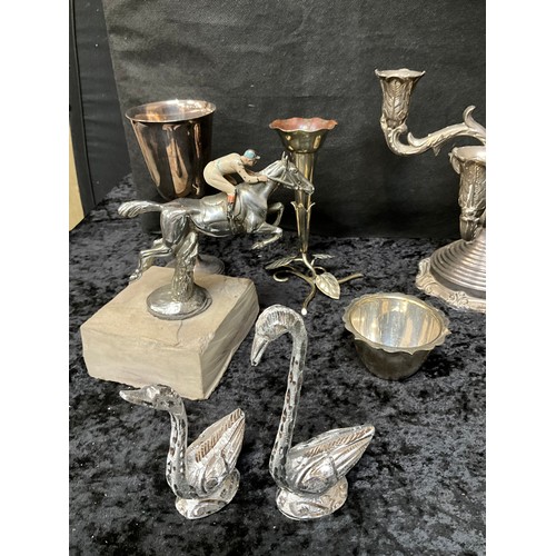 41 - BOX OF SILVER PLATED ITEMS TO INCLUDE TEA SET,CANDELABRA,CHROME HORSE AND JOCKEY ETC