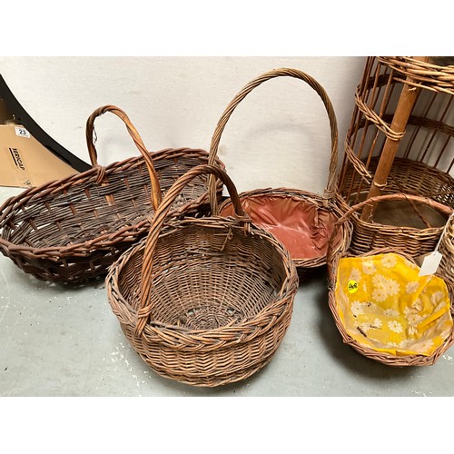 51 - COLLECTION OF VINTAGE BASKETS ETC TO INCLUDE A QUANTITY OF MARBLE EGGS