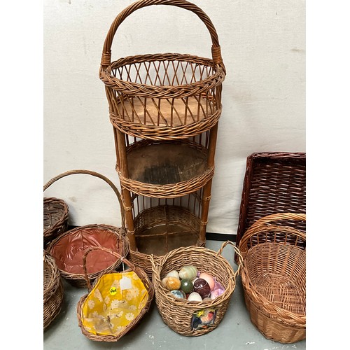 51 - COLLECTION OF VINTAGE BASKETS ETC TO INCLUDE A QUANTITY OF MARBLE EGGS