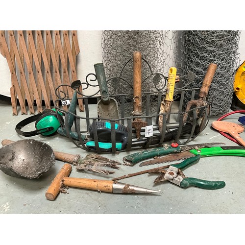 79 - QUANTITY OF WIRE NETTING, TOOLS, EXTENSION LEAD ETC