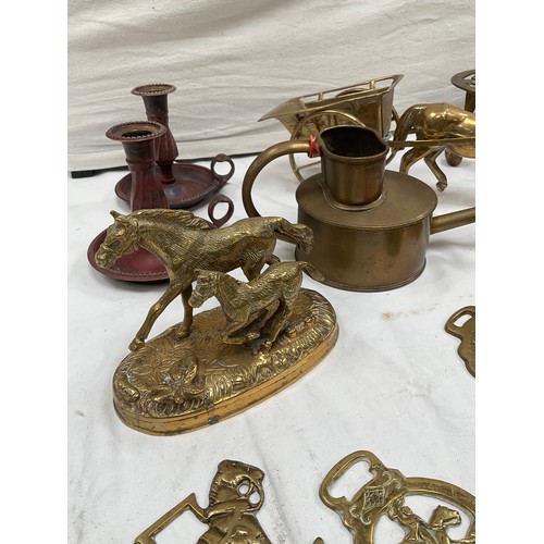 83 - BOX OF BRASSWARE TO INCLUDE VICTORIAN CANDLESTICKS, HORSE AND CART, TRIVET ETC