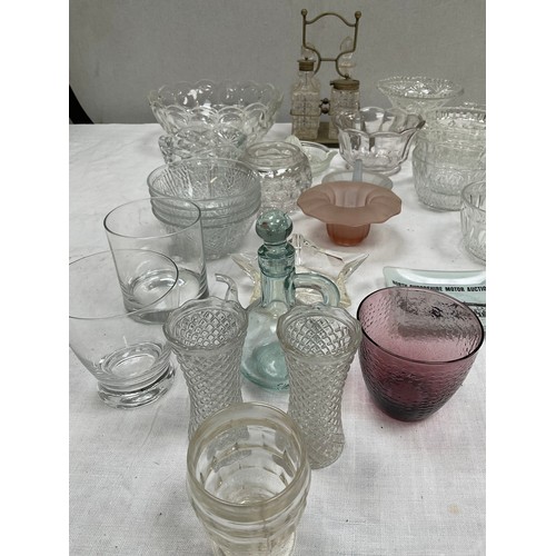 87 - BOX OF GLASSWARE TO INCLUDE FOUR BOTTLE CREUT, BOWLS, CANDLESTICKS ETC