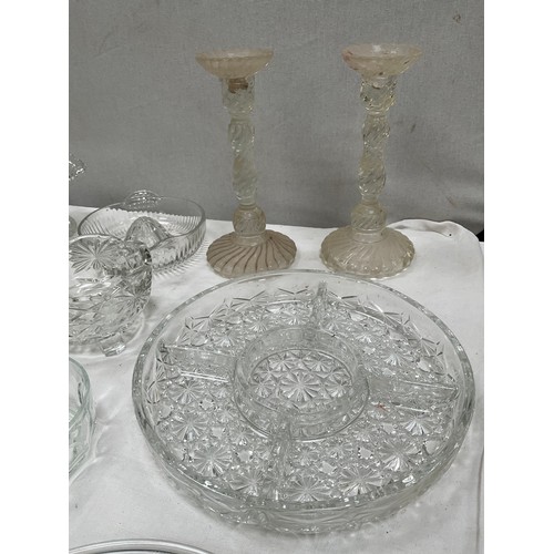 87 - BOX OF GLASSWARE TO INCLUDE FOUR BOTTLE CREUT, BOWLS, CANDLESTICKS ETC