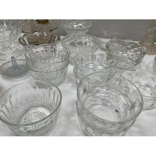 87 - BOX OF GLASSWARE TO INCLUDE FOUR BOTTLE CREUT, BOWLS, CANDLESTICKS ETC