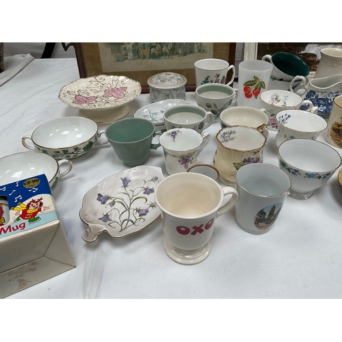 94 - BOX OF VINTAGE AND LATER CHINA TO INCLUDE SHELLEY ART DECO JUG ETC