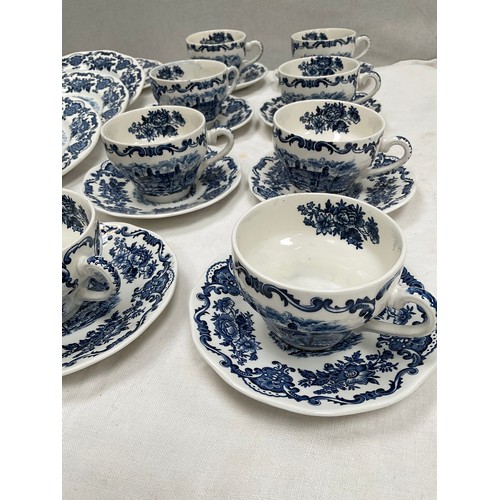 101 - FORTY SEVEN PIECES OF ENOCH WEDGEWOOD DINNER SERVICE