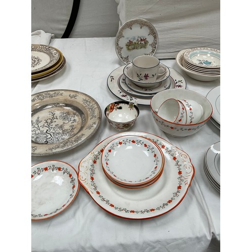 107 - 2 BOXES OF CHINA TO INCLUDE GALDSTONE BONE CHINA TEA SET ETC