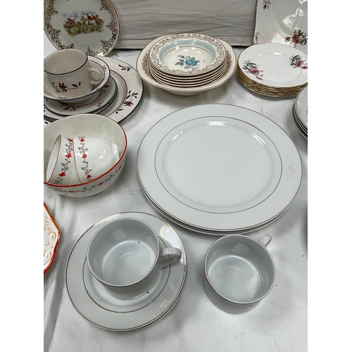 107 - 2 BOXES OF CHINA TO INCLUDE GALDSTONE BONE CHINA TEA SET ETC