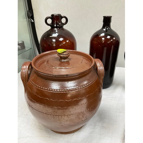 113 - BOX OF EARTHENWARE ETC TO INCLUDE BARRELL, LARGE TEAPOT ETC