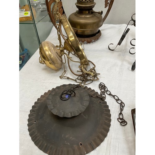 125 - BOX OF BRASS AND COPPER ITEMS TO INCLUDE JUGS, JARDINERE ETC