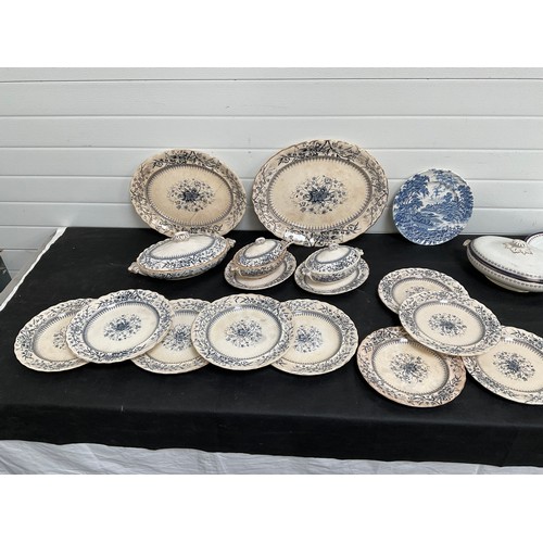 130 - BOX OF VICTORIAN DINNER WARE TO INCLUDE TUREENS,MEAT PLATES ETC