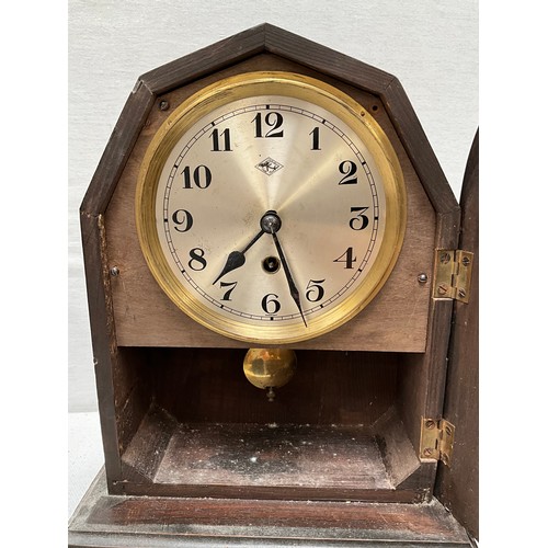 148 - VINTAGE DARK OAK MANTLE CLOCK WITH BARLEY TWIST DECORATION WITH KEY AND PENDULUM H11”W9”D6” AND VINT... 