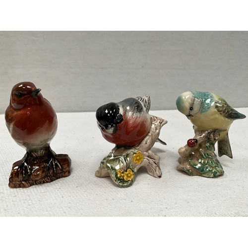 155 - COLLECTION OF BESWICK BIRDS (7) AND  TWO OTHERS (BESWICK ROBIN HAS A CHIP TO THE BEAK).