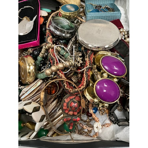 157 - QUANTITY OF COSTUME JEWELLERY