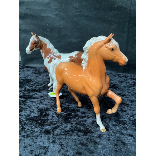 173 - BESWICK SKEWBALD PONY AND BESWICK PALMINO PONY