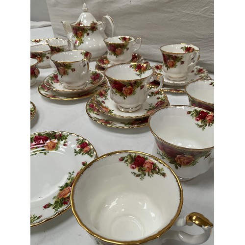 207 - ROYAL ALBERT COUNTRY ROSE TEA SET - 27 PIECES