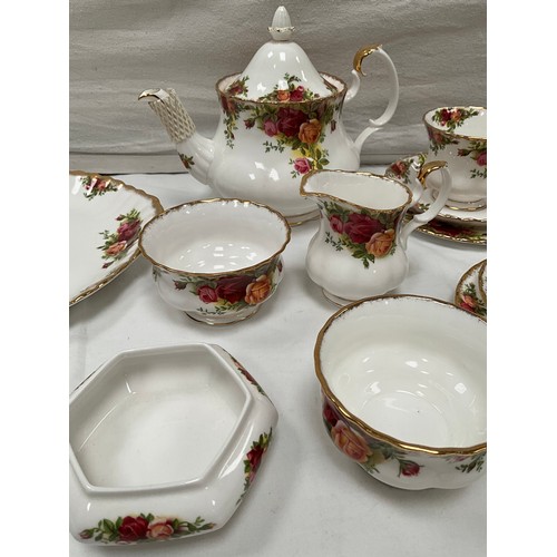 207 - ROYAL ALBERT COUNTRY ROSE TEA SET - 27 PIECES