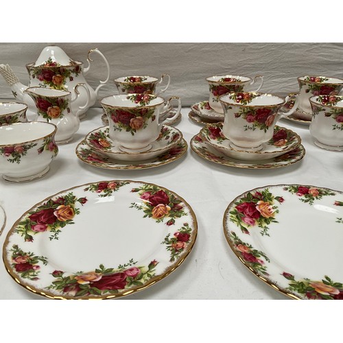 207 - ROYAL ALBERT COUNTRY ROSE TEA SET - 27 PIECES