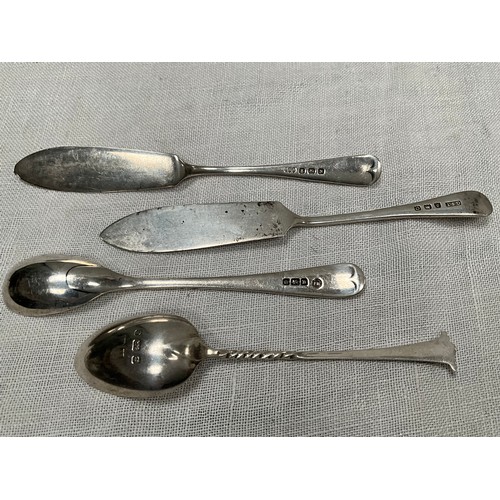 206 - QUANTITY OF HALLMARKED SILVER CUTLERY TO INCLUDE CADDY SPOON, SUGAR TONGS ETC, WEIGHT 300G