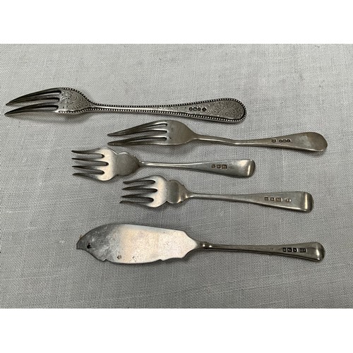 206 - QUANTITY OF HALLMARKED SILVER CUTLERY TO INCLUDE CADDY SPOON, SUGAR TONGS ETC, WEIGHT 300G