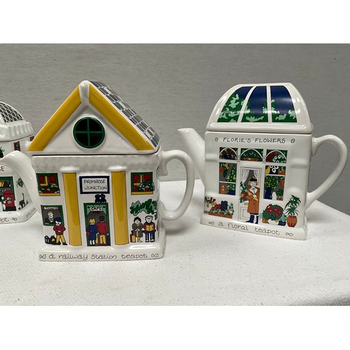 210 - COLLECTION OF WADE COLLECTORS NOVELTY TEAPOTS TO INCLUDE 3PCE SET