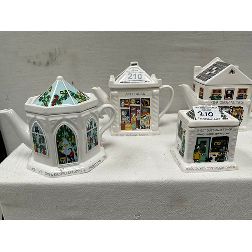 210 - COLLECTION OF WADE COLLECTORS NOVELTY TEAPOTS TO INCLUDE 3PCE SET