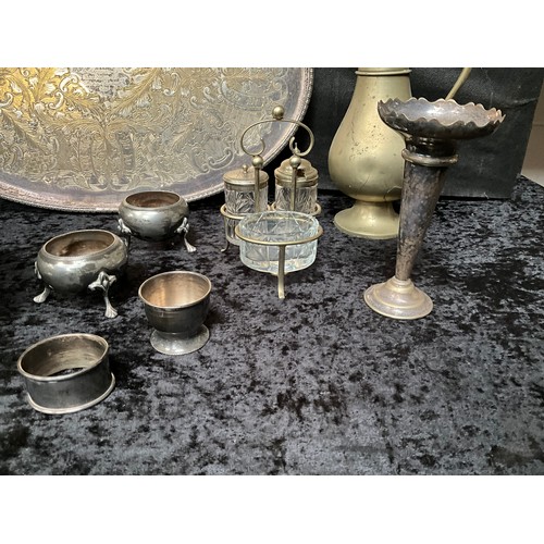 223 - QTY OF SILVER PLATED ITEMS TO INCLUDE OVAL GALLERY SERVING TRAY,TAZER,SALTS ETC