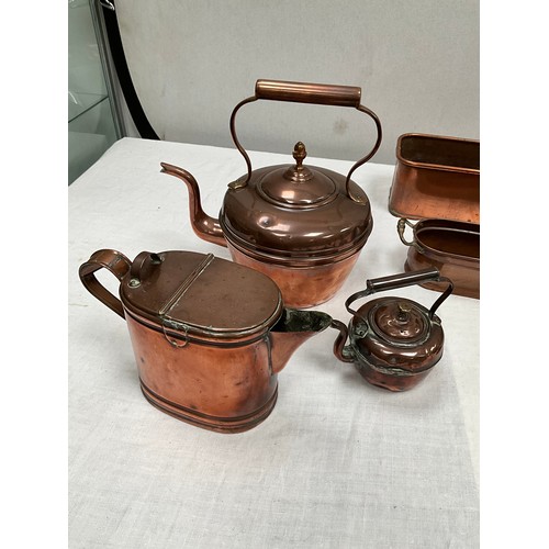 248 - BOX OF COPPER TO INCLUDE KETTLE, WATERING CAN, CAULDRON, SPIRIT KETTLE ETC