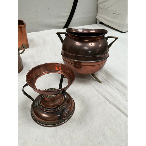 248 - BOX OF COPPER TO INCLUDE KETTLE, WATERING CAN, CAULDRON, SPIRIT KETTLE ETC