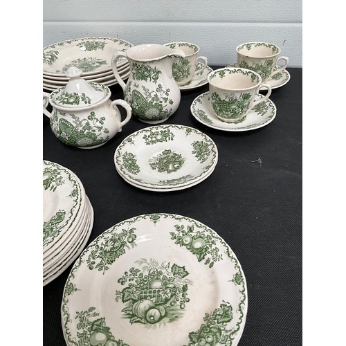 250 - GREEN PATTERNED MASONS DINNER AND TEA SERVICE 36PCE,S