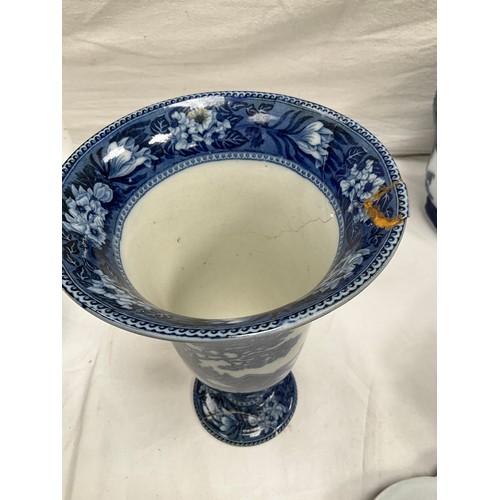 253 - BOX OF VICTORIAN BLUE AND WHITE PATTERNED CHINA TO INCLUDE JARDINERE,JUGS,TAZERS ETC