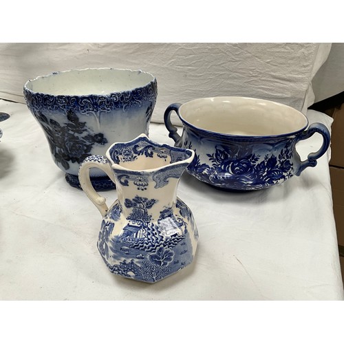 253 - BOX OF VICTORIAN BLUE AND WHITE PATTERNED CHINA TO INCLUDE JARDINERE,JUGS,TAZERS ETC