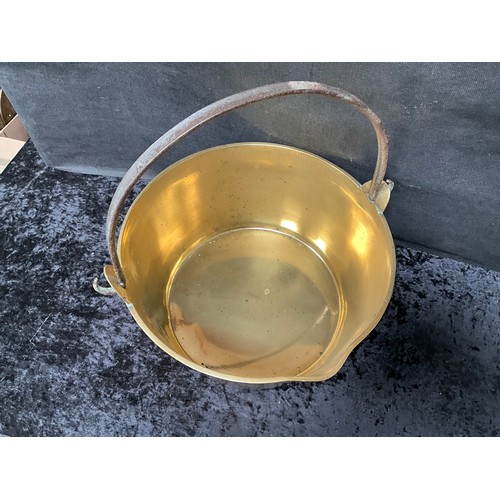 259 - LARGE HEAVY EARLY BRASS PRESERVE PAN