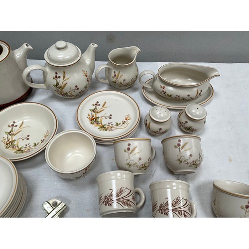 263 - CRATE OF CHINA TO INCLUDE ST MICHEALS HARVEST PATTERN TEA AND DINNER WARE ETC